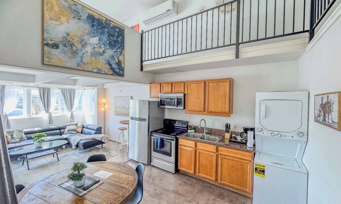 Little Italy Apartamento | Chic Loft in Little Italy w/ City Views n Parking
