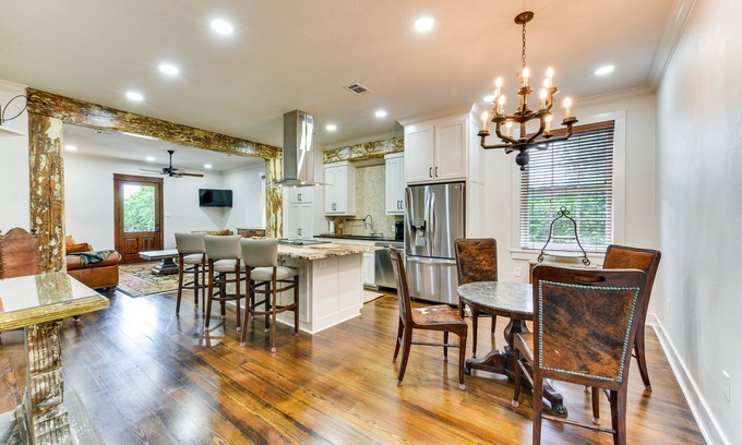 New Roads Apartamento | Chic Louisiana Retreat - Balcony & River Views!