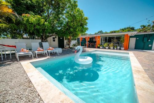 Edgewood Casa | Chic MangoTree villa Private Heated Pool