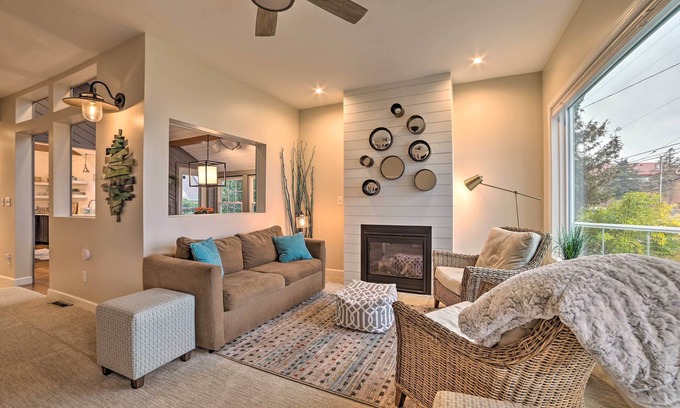 Manistee Cabaña | Chic Manistee Cottage: Steps to Lake Michigan!