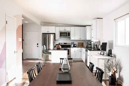 Alta Vista Area Casa | Chic Mid-Century Home Near Olde Town Arvada
