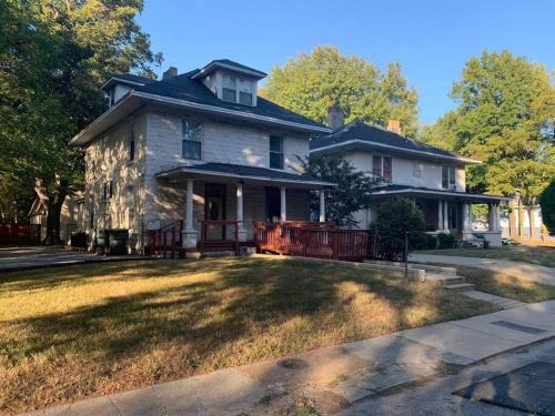 Memphis Casa | Chic Midtown 6BR Main house and 3BR Cottage