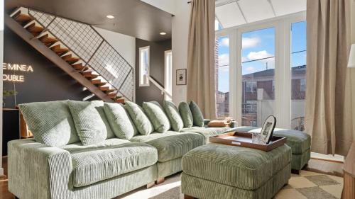 East Market District Apartamento | Chic Modern Condo in the Vibrant NuLu District