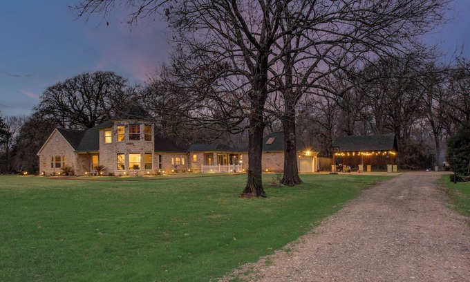 Pointblank Casa | Chic & Modern Getaway Ranch-Lake Livingston View! Houston/Dallas/Austin Getaway