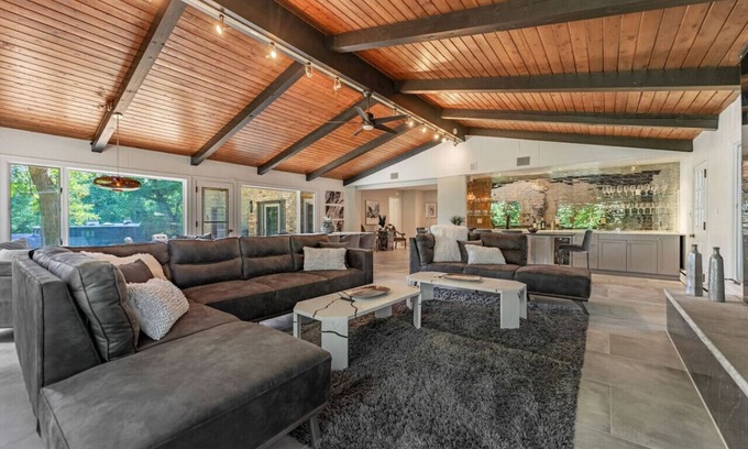 Rockford Casa | Chic Modern Glam - The Rock Royale