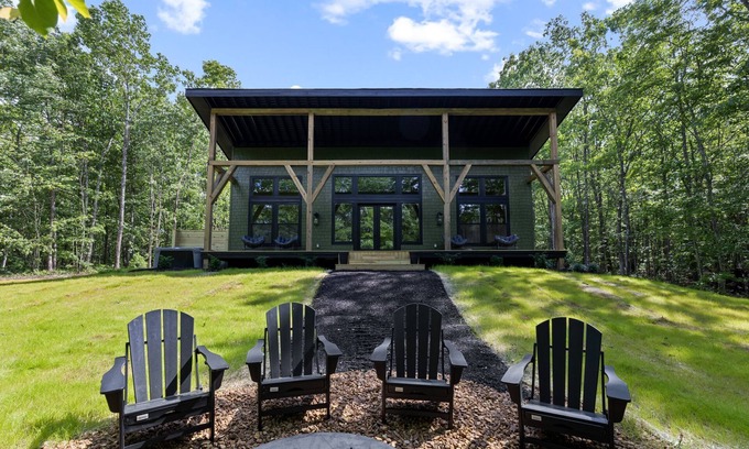 Monteagle Casa | Chic Monteagle Cabin | Scenic Views & Serene Vibes