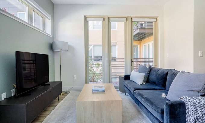 Mountain View Apartamento | Chic Mountain View 1BR w/ BBQ & Spa, nr Shops & Dining, by Blueground