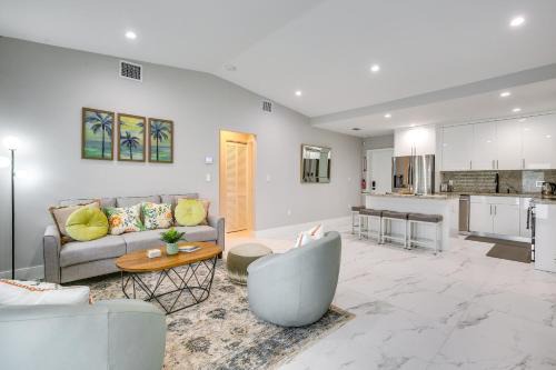 North Miami Casa | Chic North Miami House about 7 Mi to Hard Rock Stadium