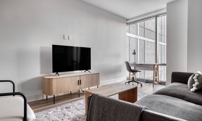 Downtown Oakland Apartamento | Chic Oakland 1BR w/ Gym, Pool & Coworking, walk to BART, by Blueground