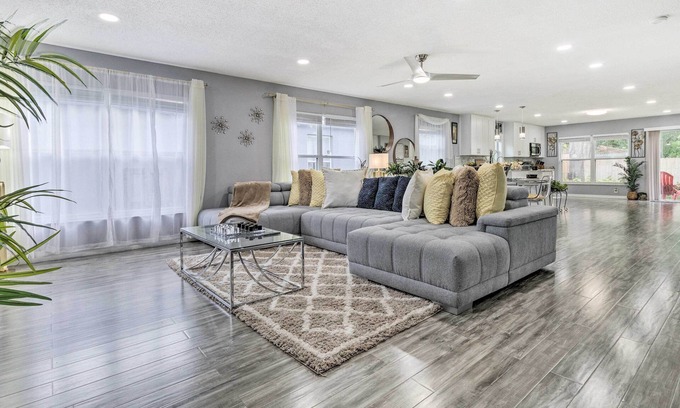 Signal Hill Casa | Chic Orlando Family Getaway w/ Fenced Yard!