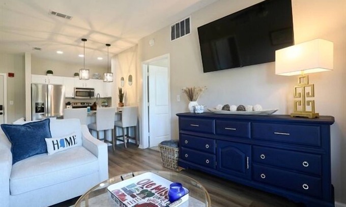 Oxford Condominio | Chic Oxford Condo Getaway with 2 Suites!