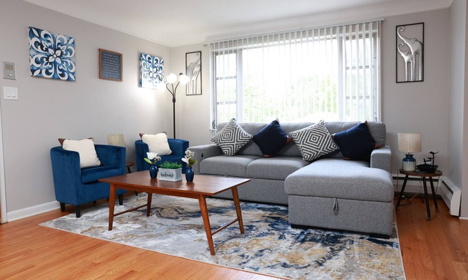 Mount Airy Apartamento | Chic Peaceful Pet-Friendly Suburban HOME! Close to it ALL!