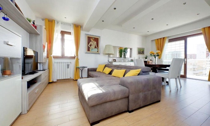 Quartiere XXXI Giuliano Dalmata Apartamento | Attico chic incantevole a Roma a due piani