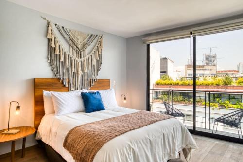 La Condesa Casa | Chic PH Haven with rooftop, Condesa 2BR By Tasman