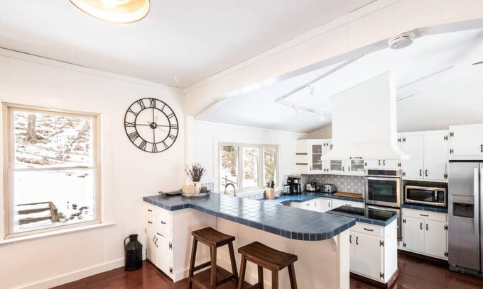 Pittsfield Casa | Chic Pittsfield Home With A View!