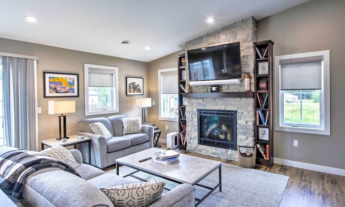 Plymouth Casa | Chic Plymouth Townhome < 1 Mi to Road America
