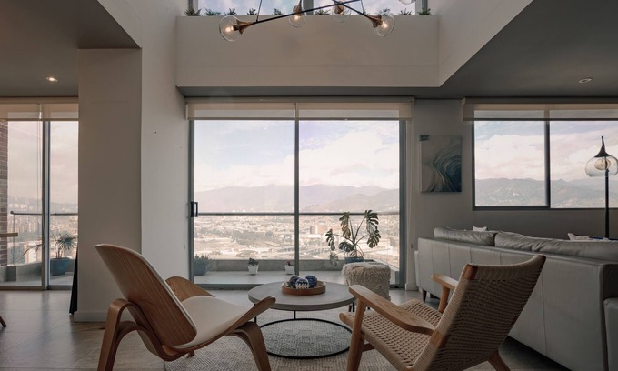 El Castillo Apartamento | Chic Poblado Penthouse - AC, chef's kitchen, full washer & dryer, amazing views