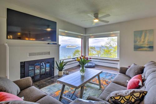 Port Angeles Casa | Chic Port Angeles Home with Oceanfront Balcony!