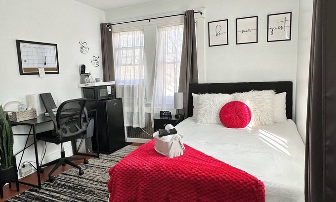 Hicksville Cabina | 💎 Chic Private Room 🛜 Fast Wi-Fi 👣Near LIRR & Shops