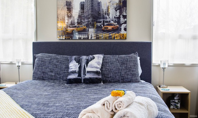 Bishopdale Apartamento | Chic Private Studio Close to Airport, Bus & Shops - Breakfast included