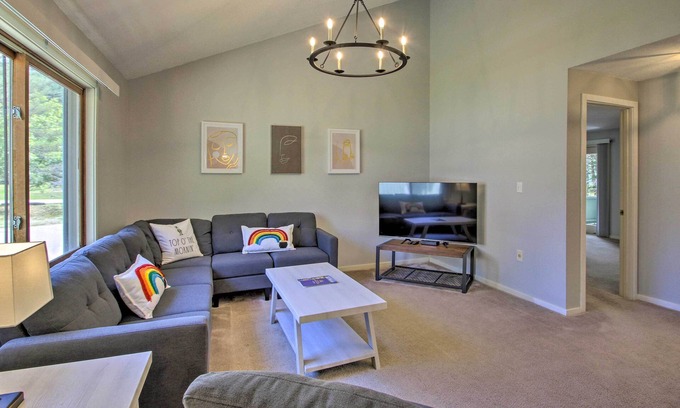 Bartlett Condominio | Chic Resort Condo ~ 1 Mi to Attitash Mountain!