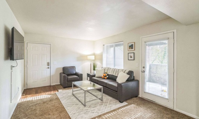 Harlow Apartamento | Chic Retreat 2 Miles from Downtown