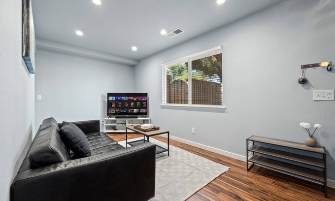 Southeastern Sacramento Apartamento | Chic Retreat:3BR/2BA Gem, near UC Davis Med Center