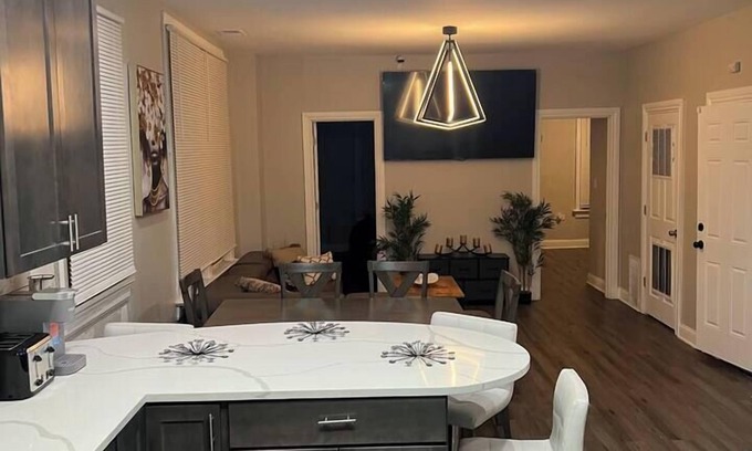 Roseland Apartamento | Chic Retreat, Chic Retreat "Your Urban Getaway"