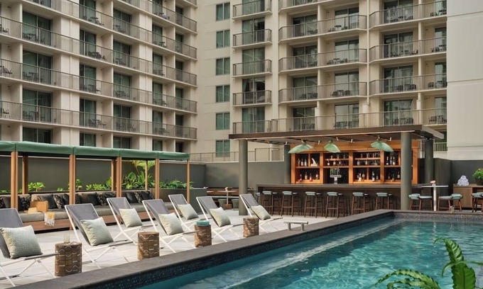 Waikiki Hotel | Chic Retreat in the Heart of Waikiki – Romer House Style, 3 Units