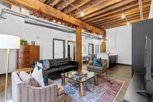 Downtown St. Louis Apartamento | Chic Riverfront Loft - Fitness Center - Walk to Arch, Conventions