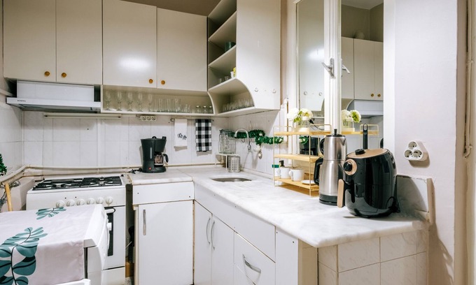 Nisantasi Apartamento | Chic Roomy Flat w Balcony 2 min to Citys Nisantasi
