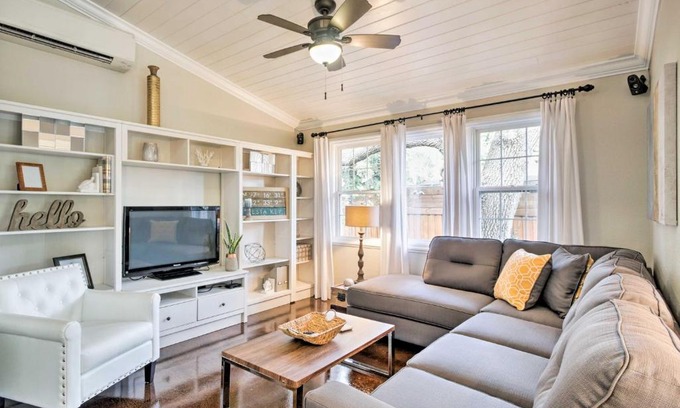 South Gate Ridge Casa | Chic Sarasota Cottage Near Beaches and Downtown!