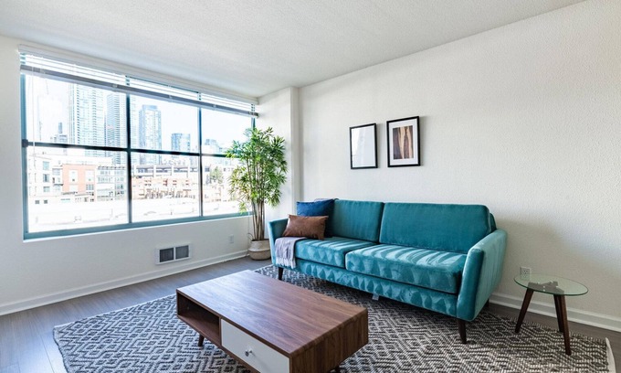 South Beach Apartamento | Chic South Beach 1BR w/ Rooftop Tennis, nr Muni Lightrail, by Blueground