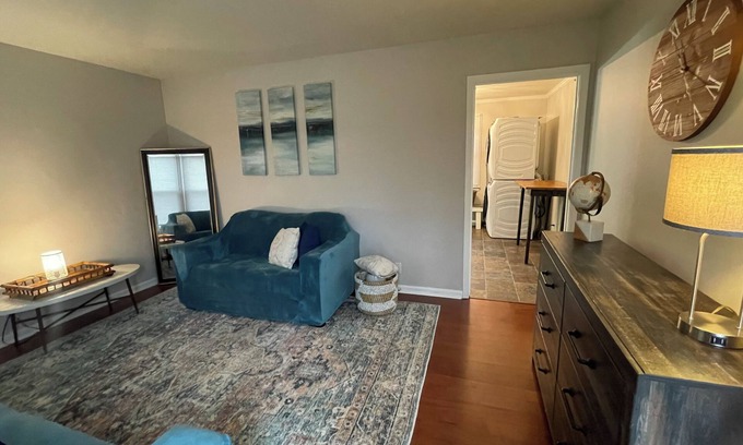 Clarksville Apartamento | Spacious 3-bedroom apartment with WiFi, AC in charming Clarksville