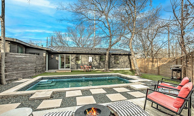 MLK Casa | Chic Stay for 8, Mins to 6th St & Downtown!
