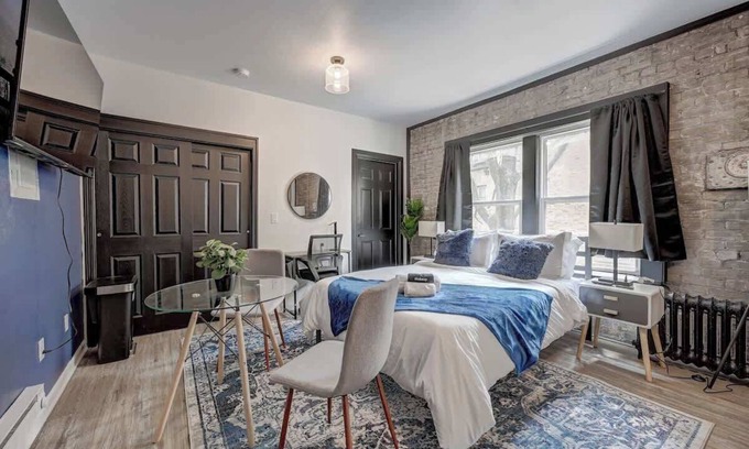 Lower East Side Apartamento | Contemporary Studio Apartment in McKinley Beach and Brady St East