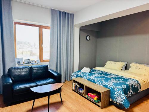 Bayangol Apartamento | Chic studio at Maxmall North
