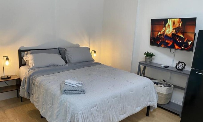 Ybor City Apartamento | Chic Studio Flat in Tampa's Vibrant Cigar City