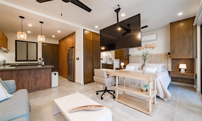 Jimenez Condominio | Chic Studio in Downtown Santa Cruz