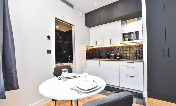 Chaussee-d'Antin Apartamento | Chic Studio w/ Jacuzzi - 2P - Near Palais Garnier