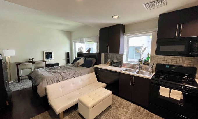 Sunset Park Apartamento | Chic studio with AC, WiFi in Santa Monica