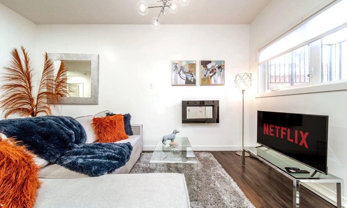 Jasper Place Apartamento | Chic Suite - Long Stays - King Bed - Fireplace & WiFi