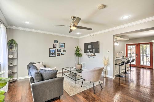 Beechfield Casa | Chic Townhome with Deck 6 Mi to Dtwn Baltimore