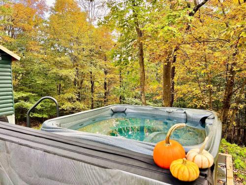Smallwood Casa | Chic 'treehouse' With Pedal Boat, Hot Tub,fire Pit