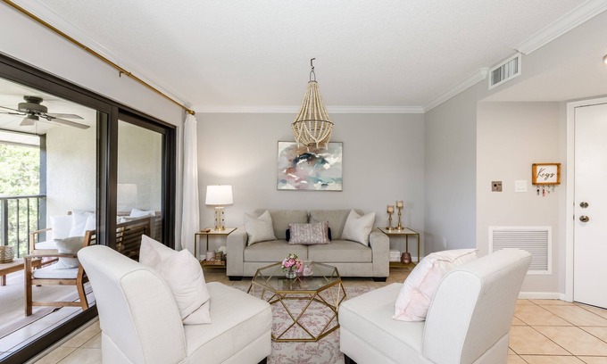 Hammock Bay Condominio | Chic Tropical Retreat Minutes from Marco Island & Naples