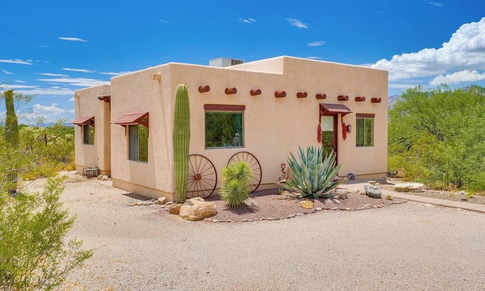 Tanque Verde Casa | Chic Tucson Casita w/ Deck & Panoramic Views!