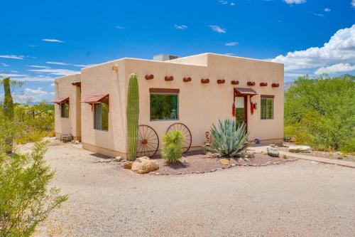 Tanque Verde Casa | Chic Tucson Casita with Deck and Panoramic Views!