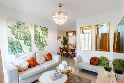 Llanos de Gurabo I Apartamento | Chic Urban Retreat with Pool, Gym, & Free Parking