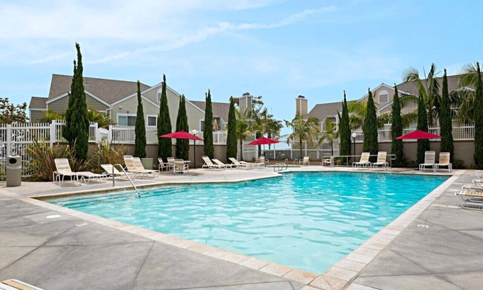 Dana Point Apartamento | Chic Upstairs Condo Steps from Strands Beach
