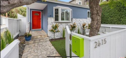 Venice Casa | Chic Venice Beach Bungalow Steps from the Canals & Beach